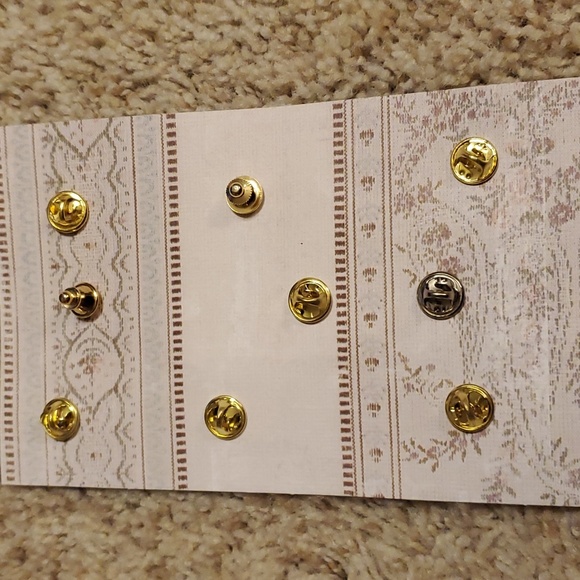 Lapel pin #4 - Picture 2 of 2